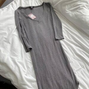 Brand new V-Neck Ribbed 3/4 Sleeved Bodycon Dress - Size: Small
